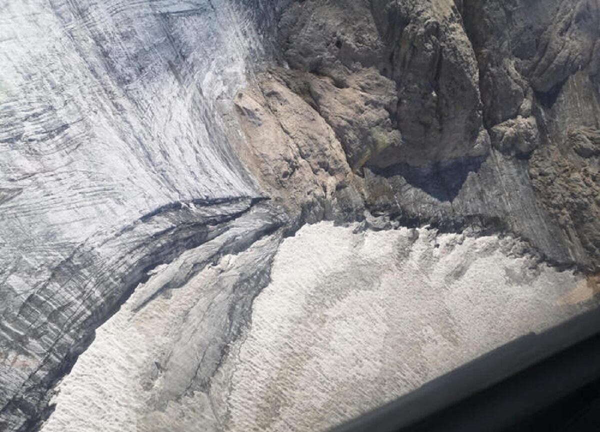 Marmolada, forte boato ed un nuovo distacco: crepaccio di 200 metri -