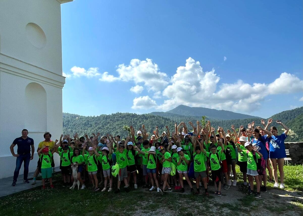 72 bambini in gita invadono Prossenicco  - 