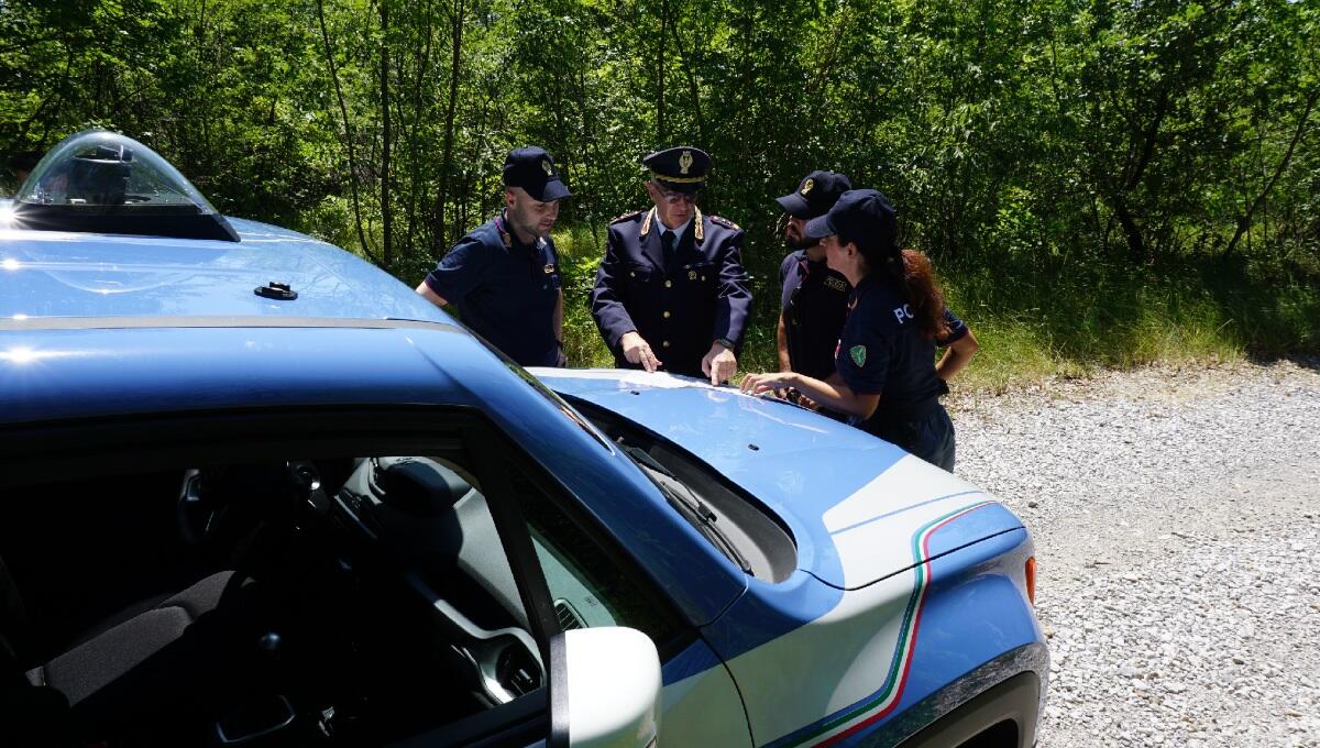 Beccati quattro passeur: trasportavano 14 clandestini, 6 minori - 