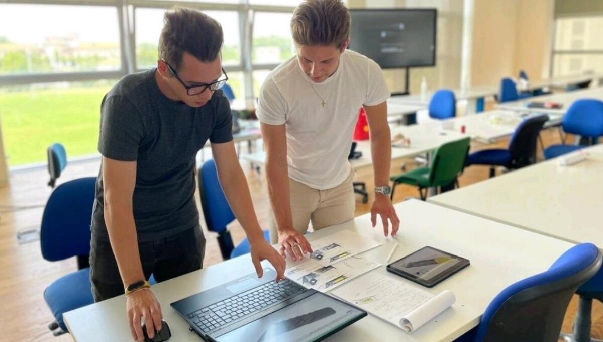 Restyling della storica piccozza Grivel grazie a due studenti dell'ISIA di Pordenone - 