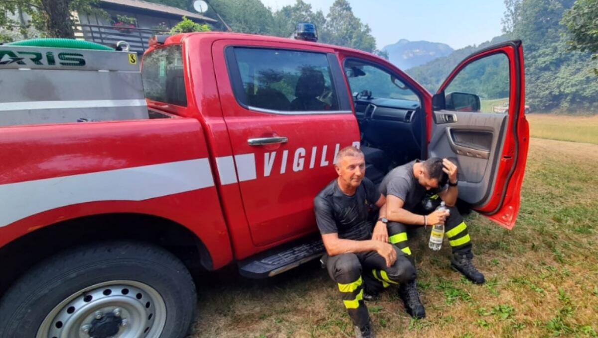 Incendi, il punto della situazione alle 19.30. Revocato l'ordine di evacuazione - 
