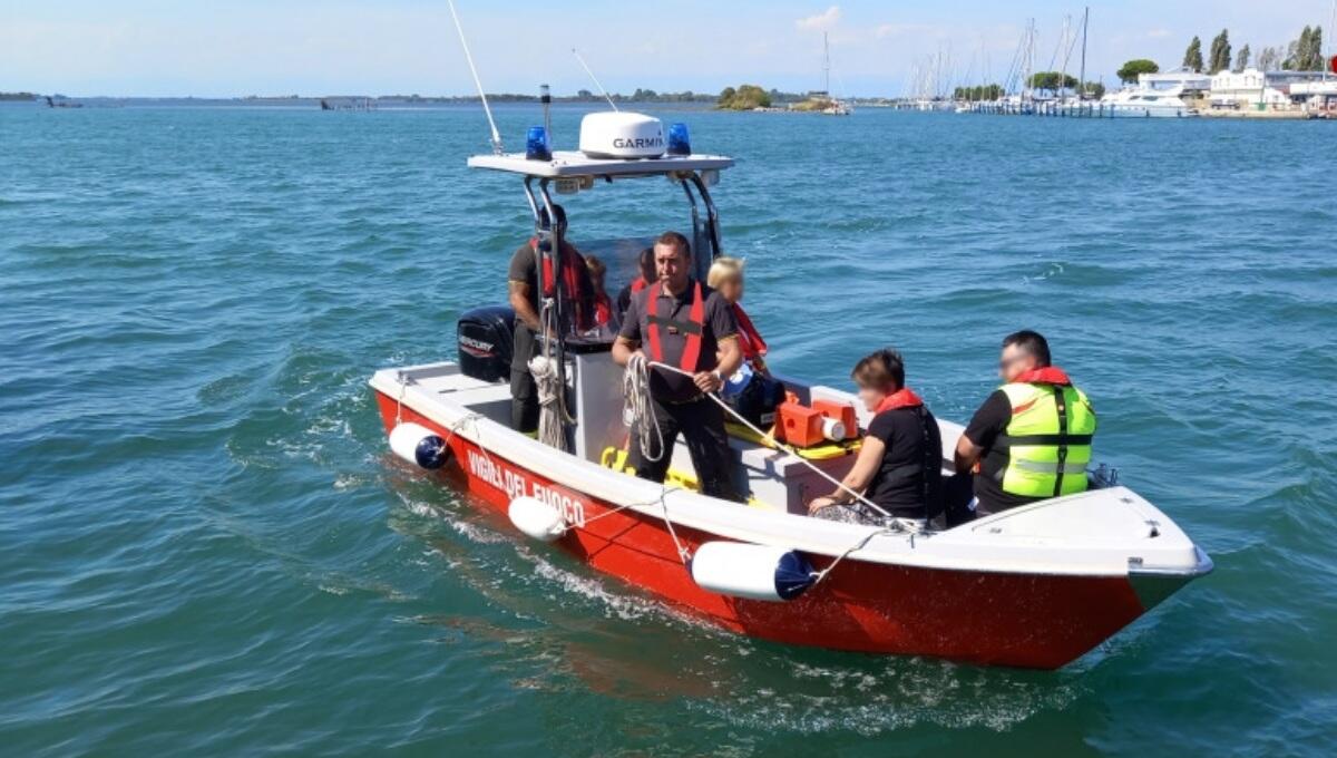 Si accascia a terra per un malore: soccorsa un'anziana all'Isola di Barbana - 