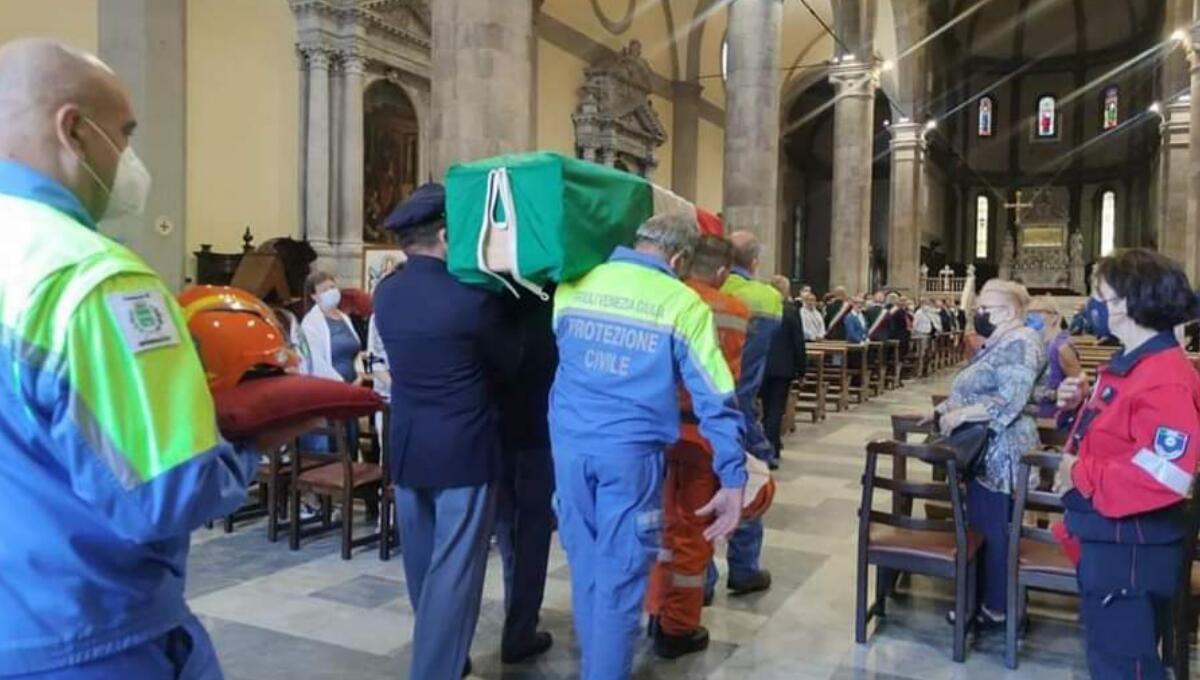 Funerali di Elena Lo Duca: l'ultimo commosso addio a Cividale del Friuli - 