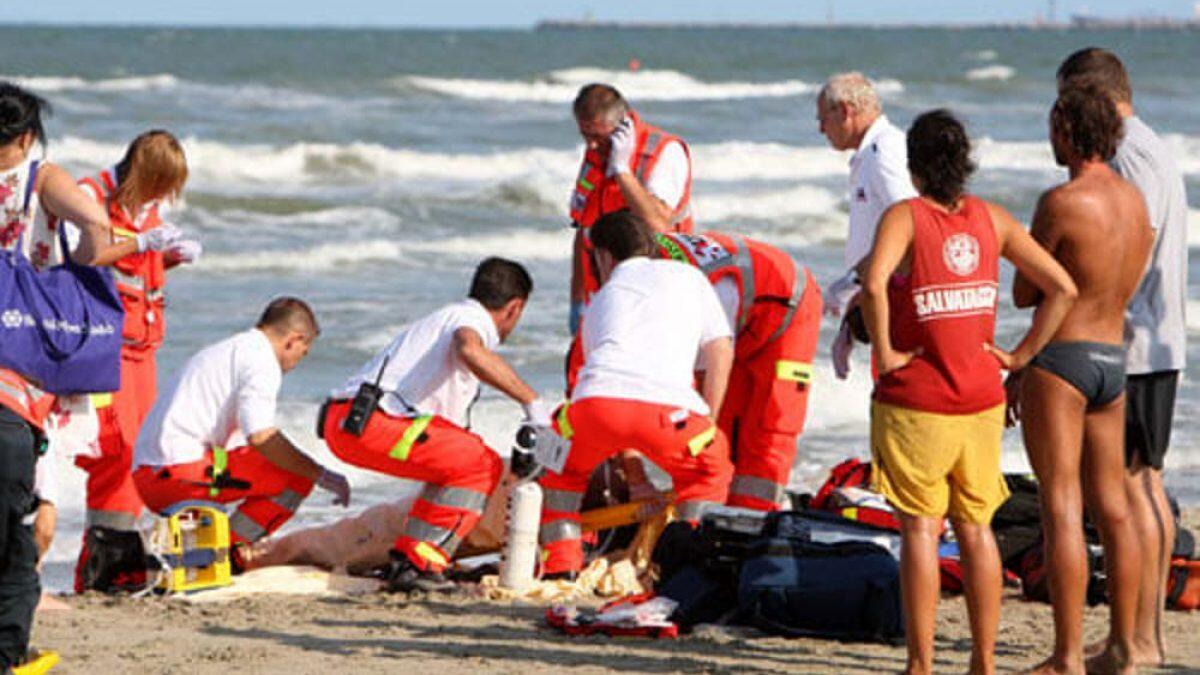 Tragedia in mare a Jesolo: 54enne fa il bagno e muore annegato - 