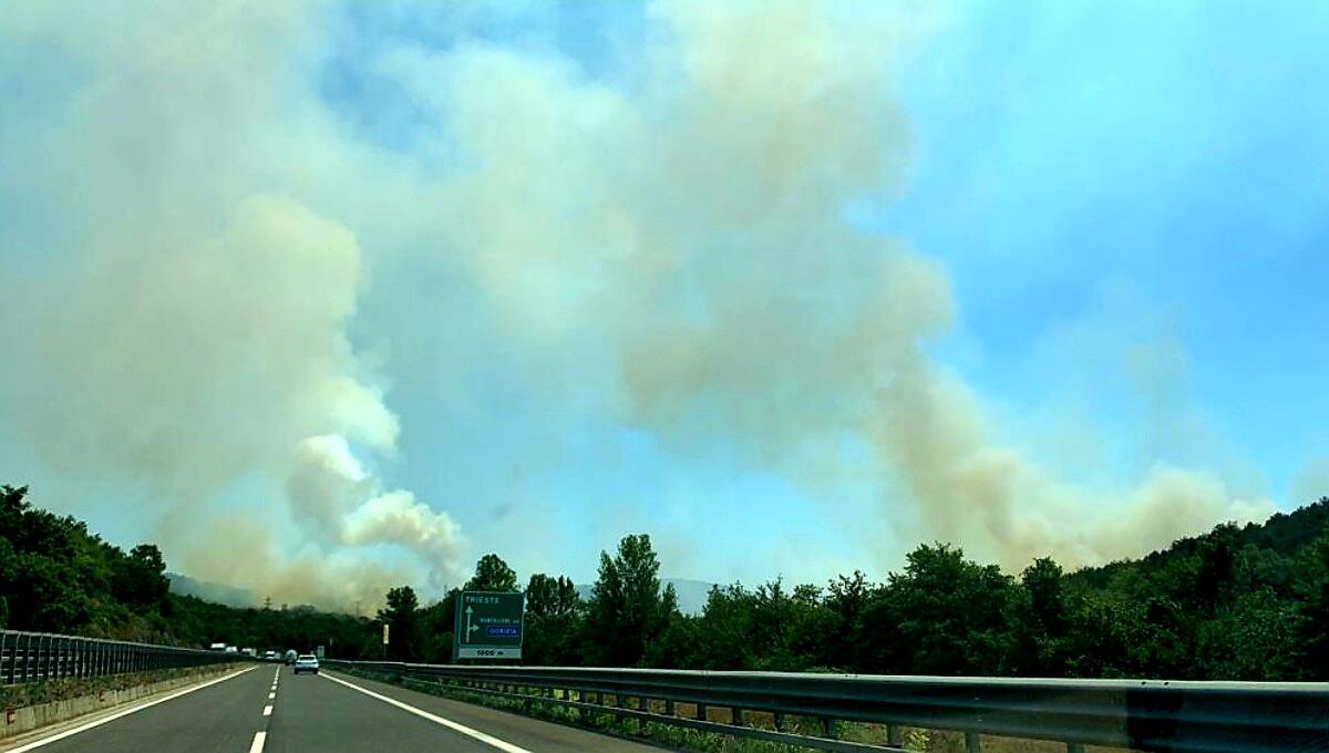 Incendio zona boschiva Lisert:  chiusa l'A4, tratto Redipuglia Lisert - 