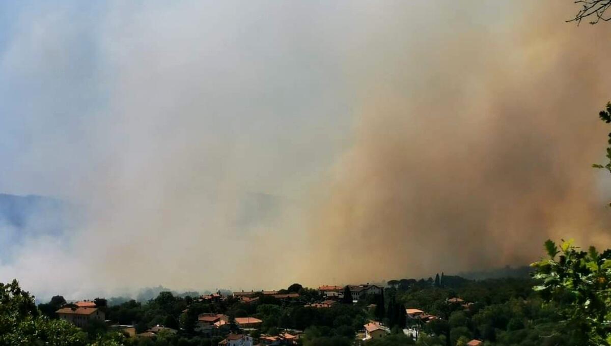 Incendi e fumo, cancellati gli eventi in programma a Monfalcone - 