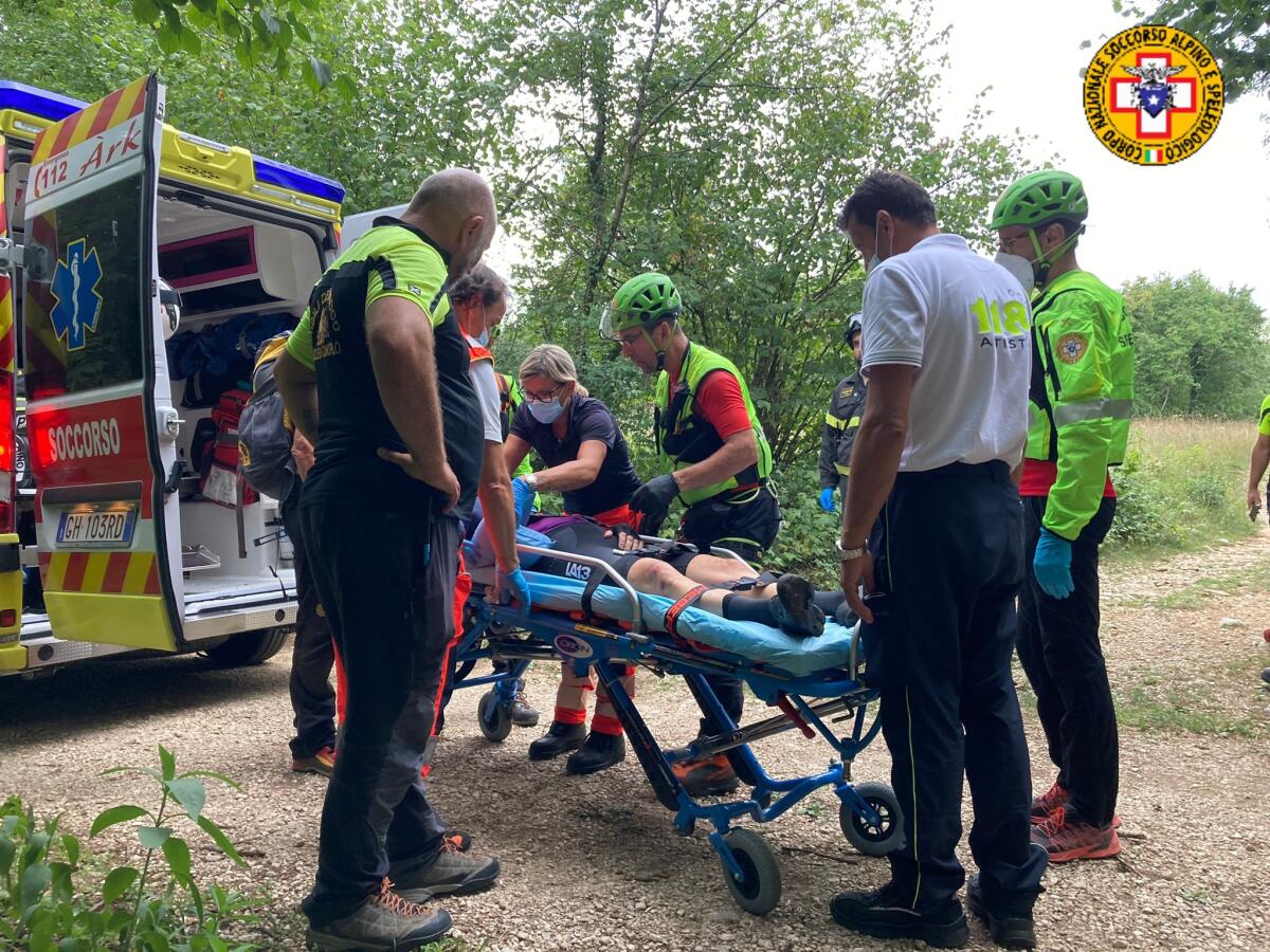 Brutta caduta per un ciclista in Piancavallo: soccorso e trasferito all'ospedale - 