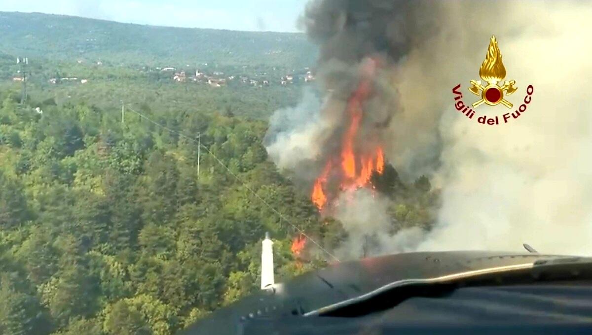 Incendi sul Carso, le fiamme non si fermano: la situazione aggiornata - 