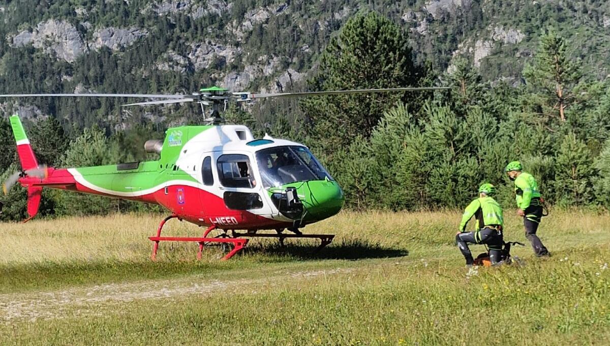 Escursionisti spossati chiamano i soccorsi: recuperati con l'elicottero - 