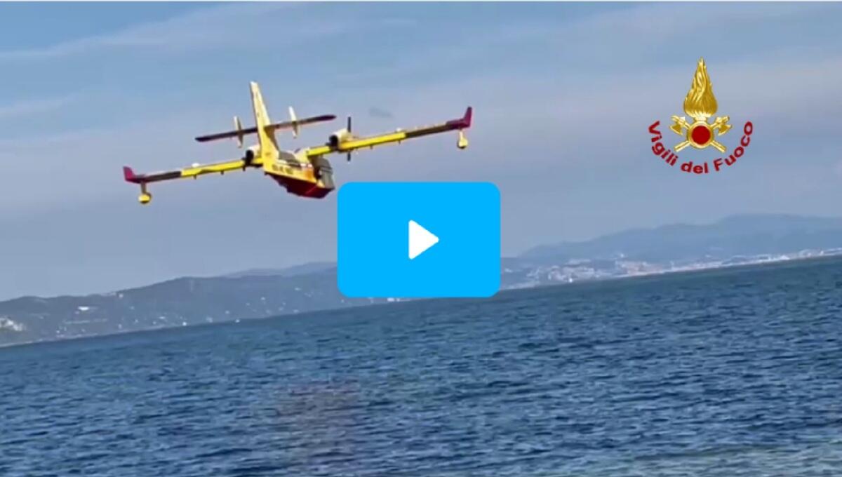 Incendio sul Carso a Devetachi: Canadair ed elicottero in azione - 
