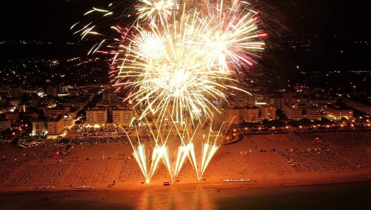 Fuochi d'artificio a Bibione: torna lo spettacolo pirotecnico il 17 luglio 2022 - 