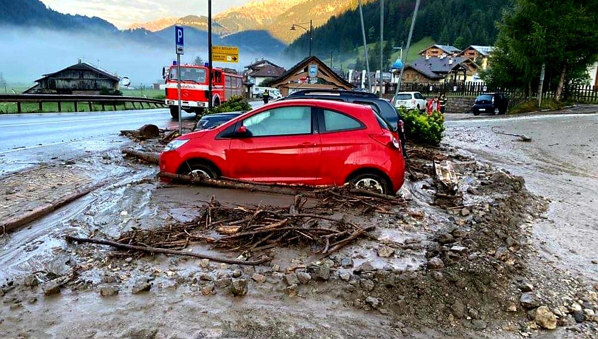 Frane e strade chiuse: maltempo in Val di Fassa. La situazione alle ore 12 -