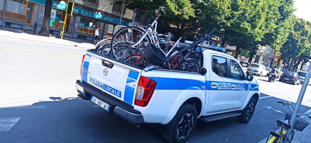 Rimosse a Udine 45 biciclette e un monopattino elettrico abbandonate - 