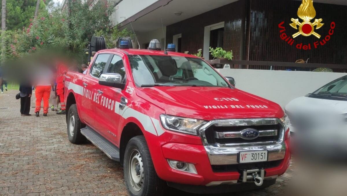 Incendio in appartamento a Lignano: fiamme dalla lavastoviglie - 