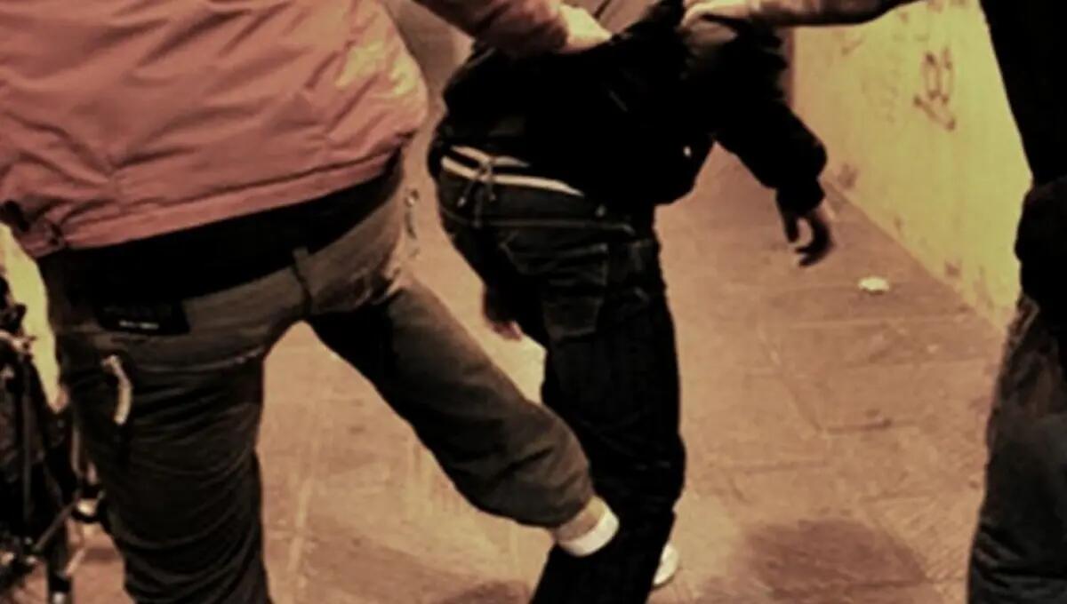 Minorenne aggredito e pestato a Udine: identificati e denunciati 8 giovani - 