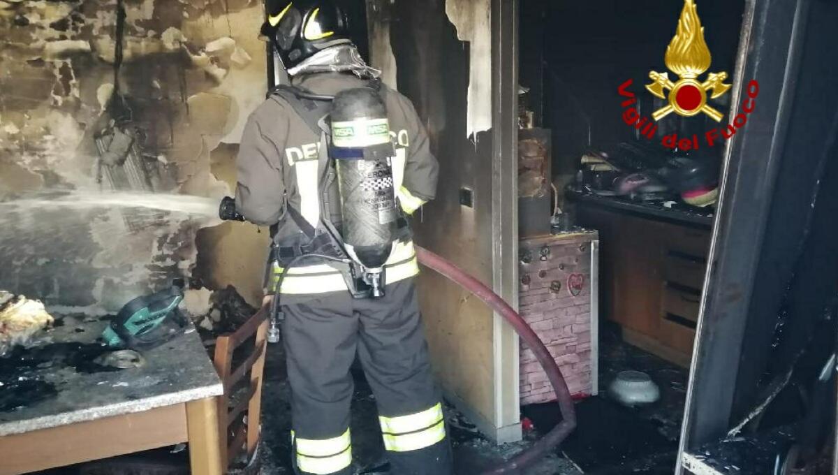 Incendio in appartamento: un disabile e altre due persone salvate dai pompieri - 