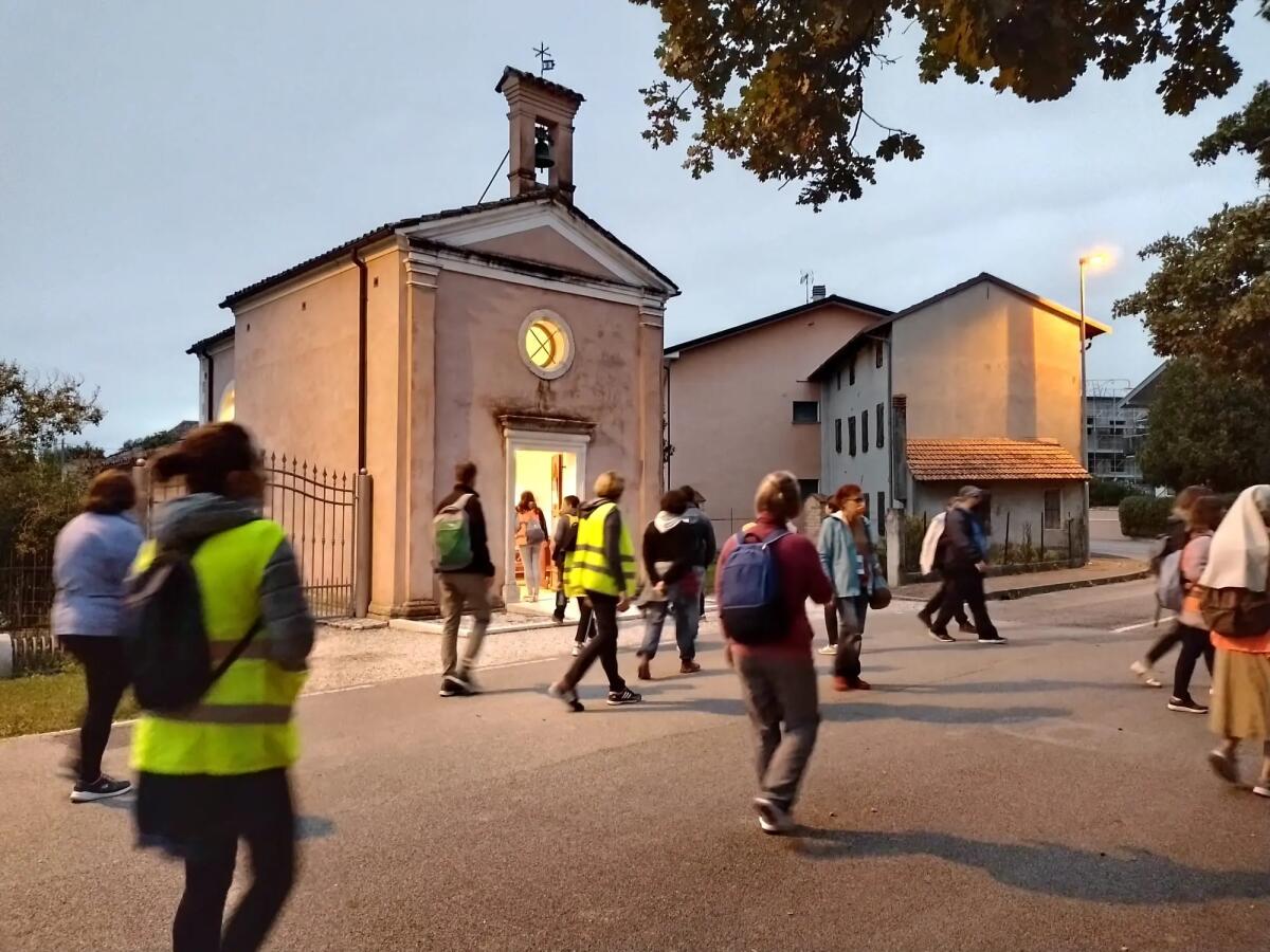 Camminata notturna "Occhi al cielo, piedi nella polvere" a Fiume Veneto - 