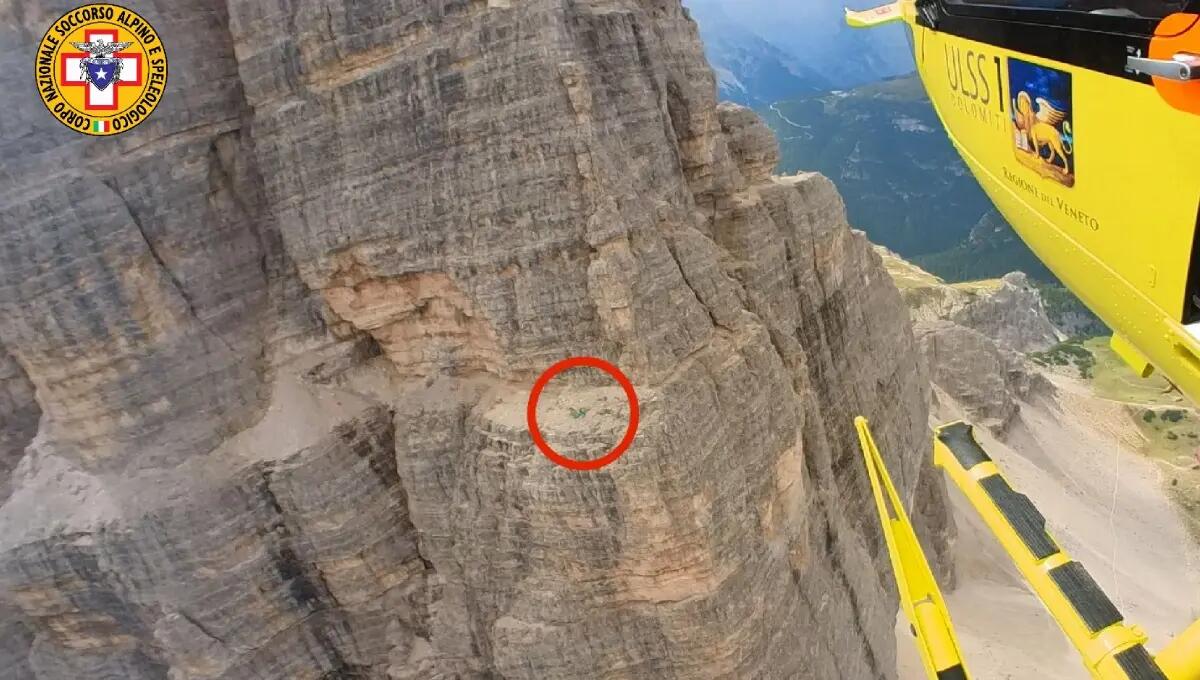 Vola in parete dalle Tre Cime di Lavaredo: 58enne soccorso con l'elicottero - 
