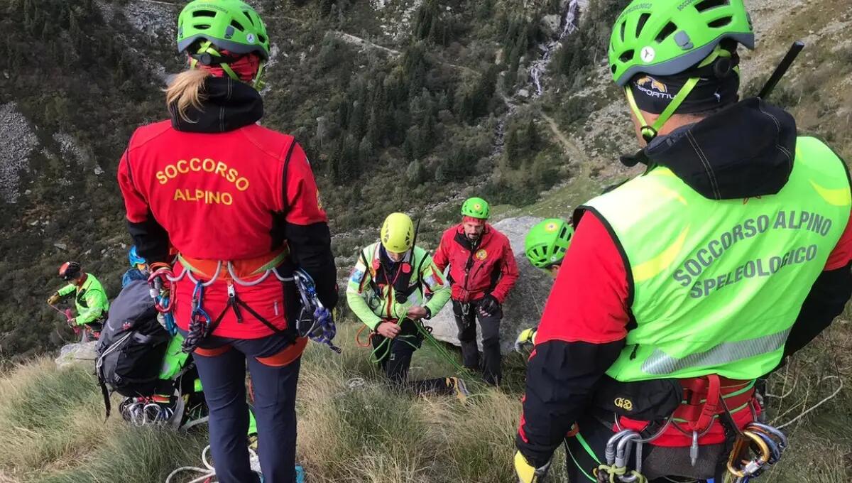 Ruzzola per venti metri nel canale: soccorso escursionista ventottenne - 