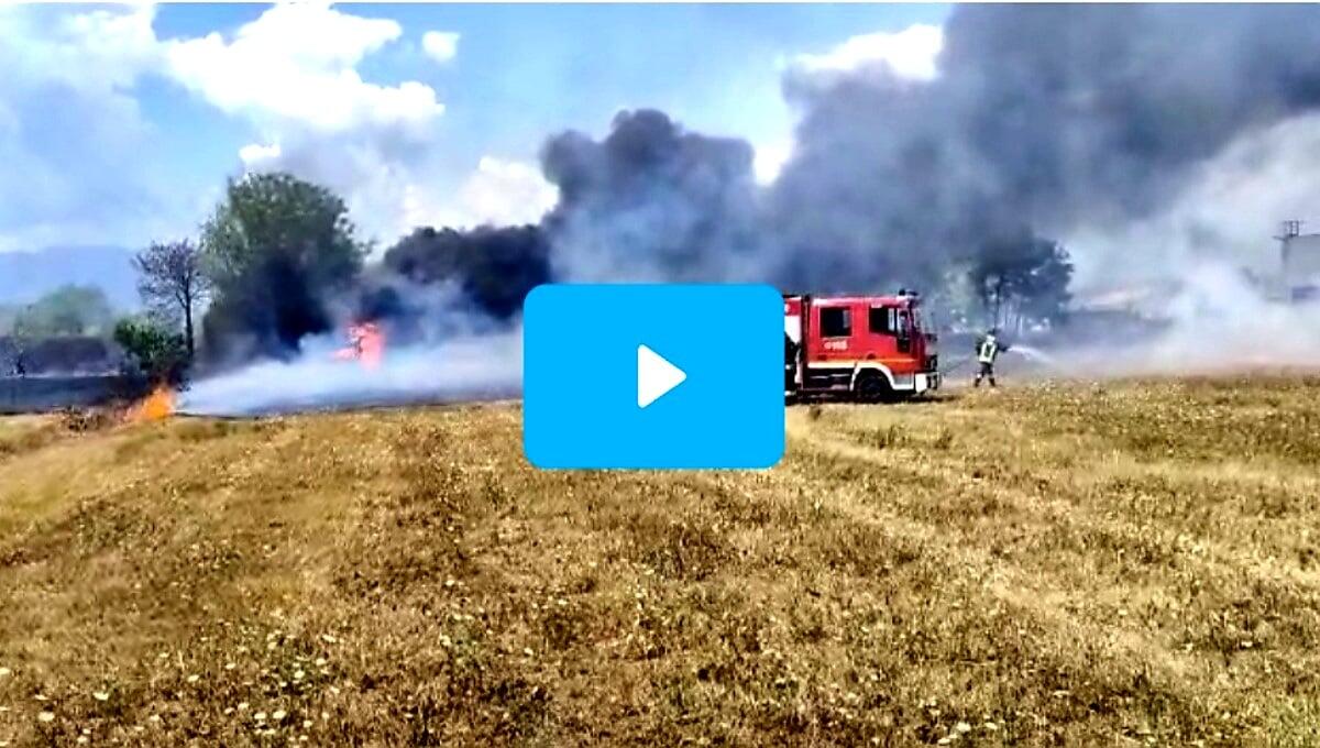 Incendio a Cordenons: brucia un campo, distrutte dal fuoco 2 roulotte - 