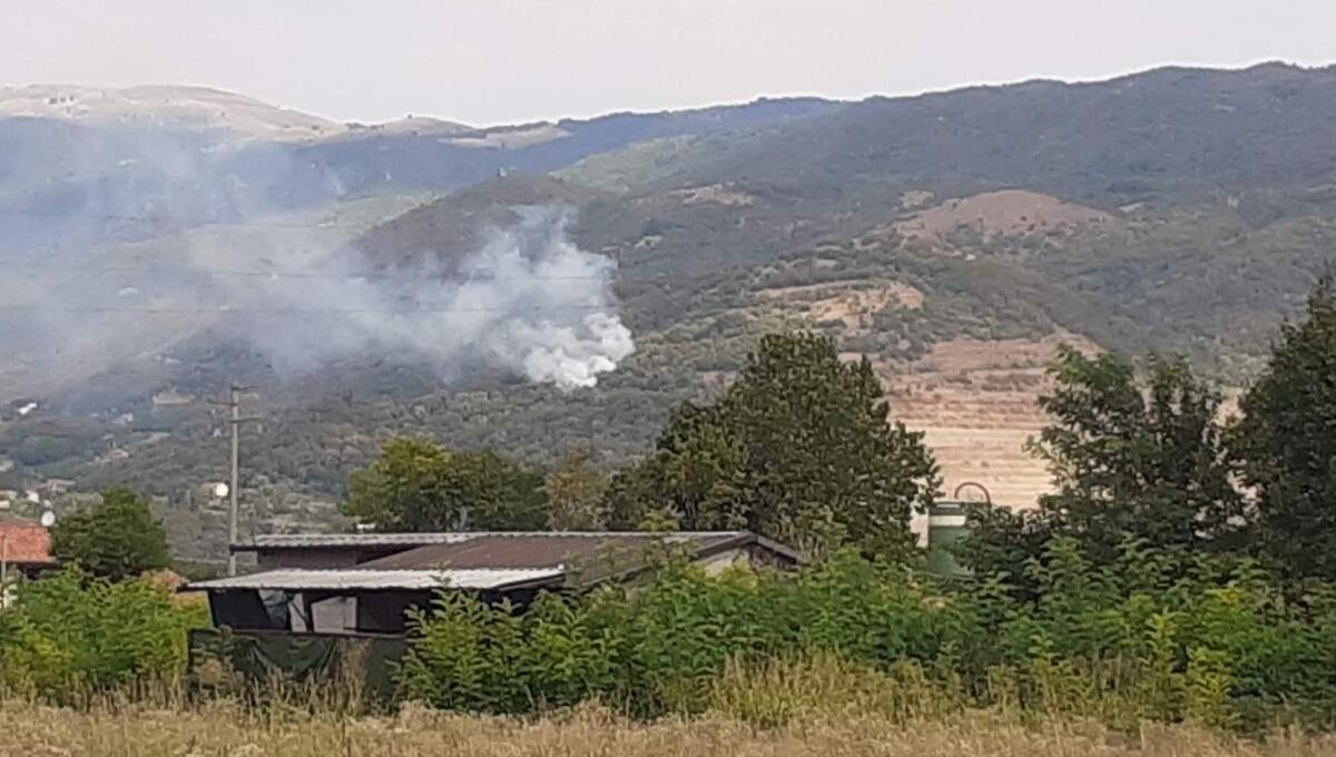 Cordignano, domato l'incendio nel bosco sopra Villa di Villa - 