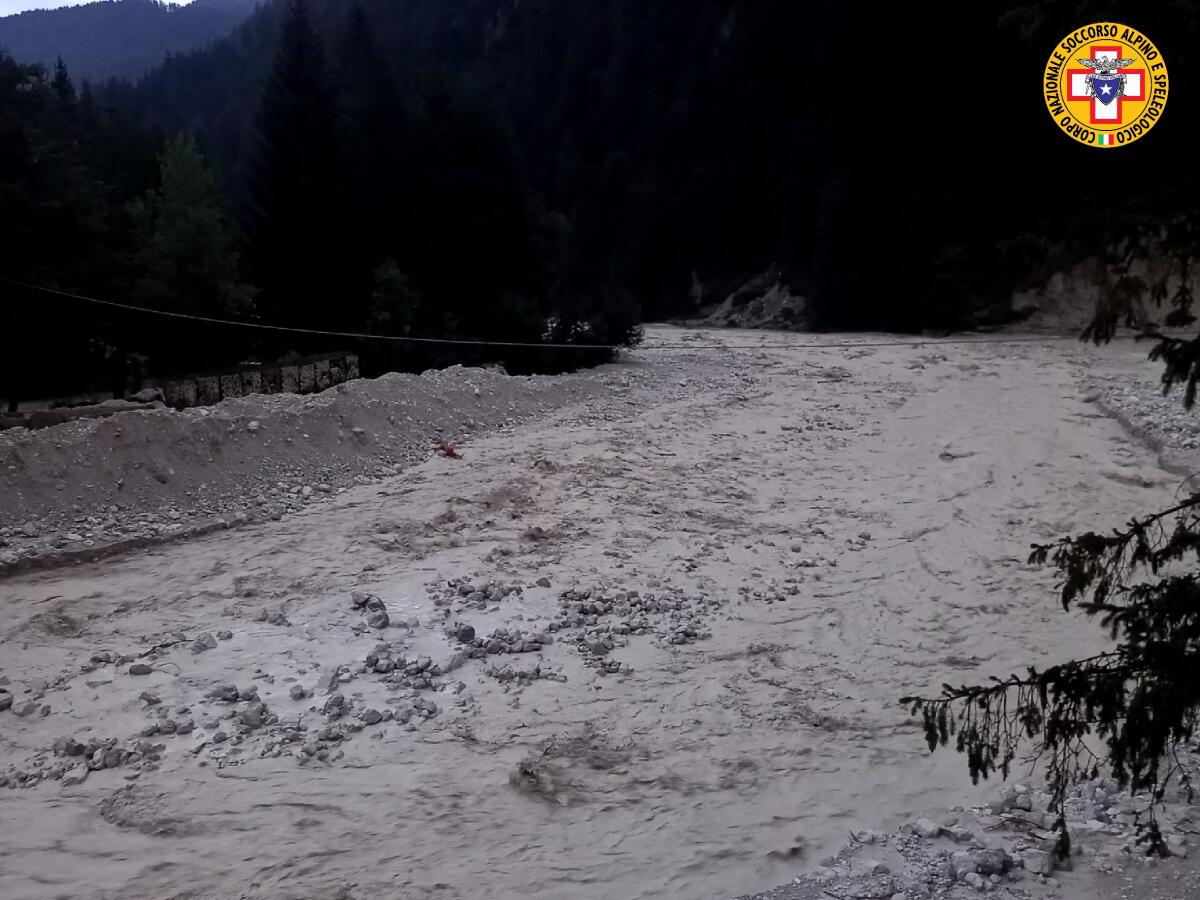 C'è l'allerta meteo, ma gli escursionisti salgono sui monti: 3 interventi di salvataggio - 