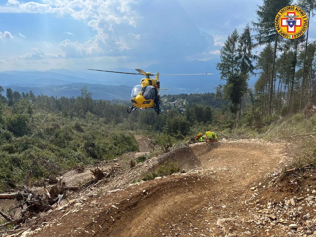 Brutta caduta lungo la pista di downhill: 14enne soccorso con l'elicottero - 
