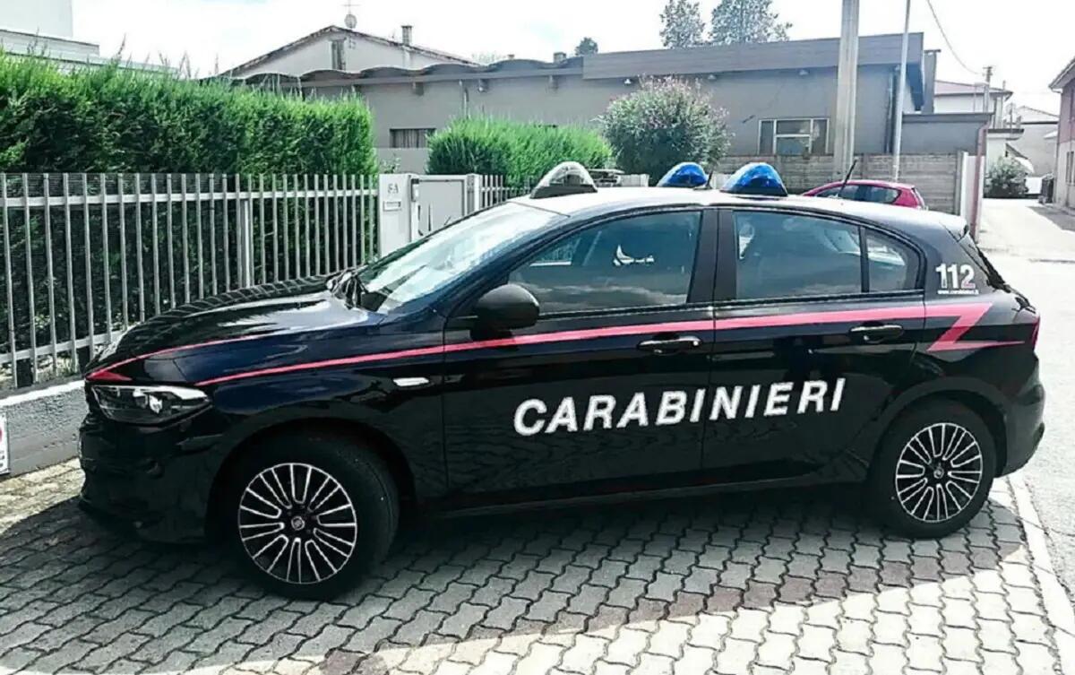 Bimba di un anno e 8 mesi muore travolta dall'auto del padre in retromarcia - 