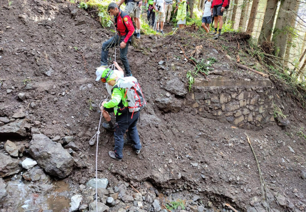 Val di Fassa, bloccati sui sentieri franati dopo il nubifragio: soccorsi 11 escursionisti - 