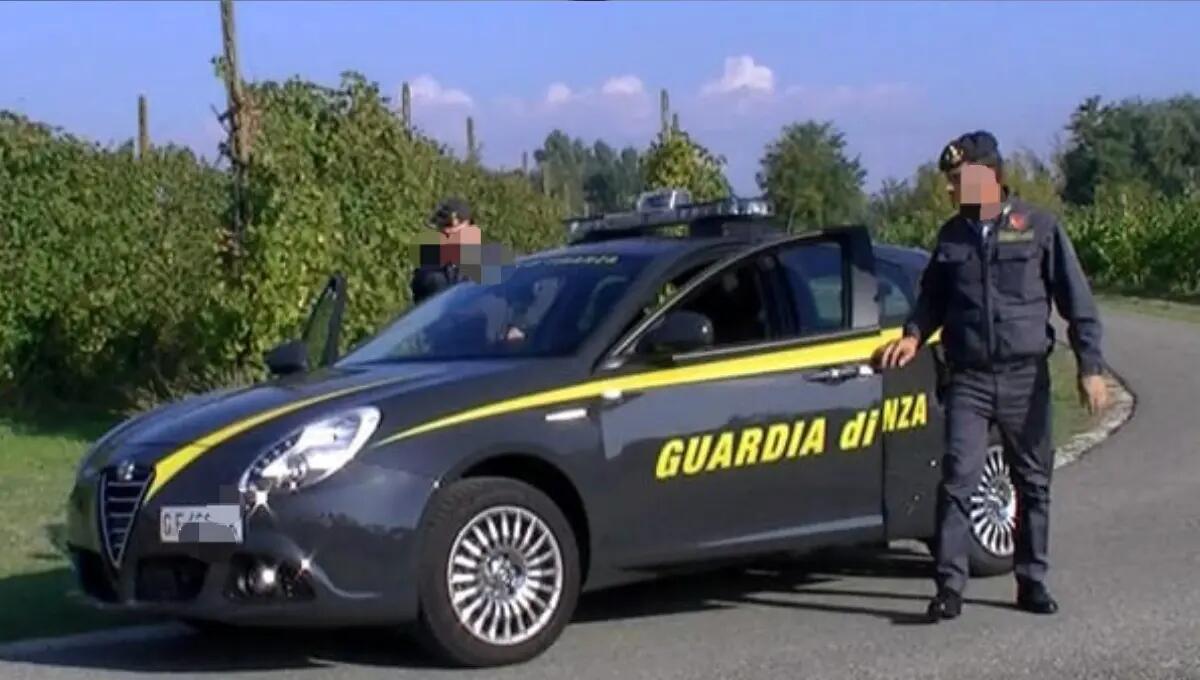 Beccati 11 lavoratori in nero tra cui 4 clandestini, 6 le attività sospese - 