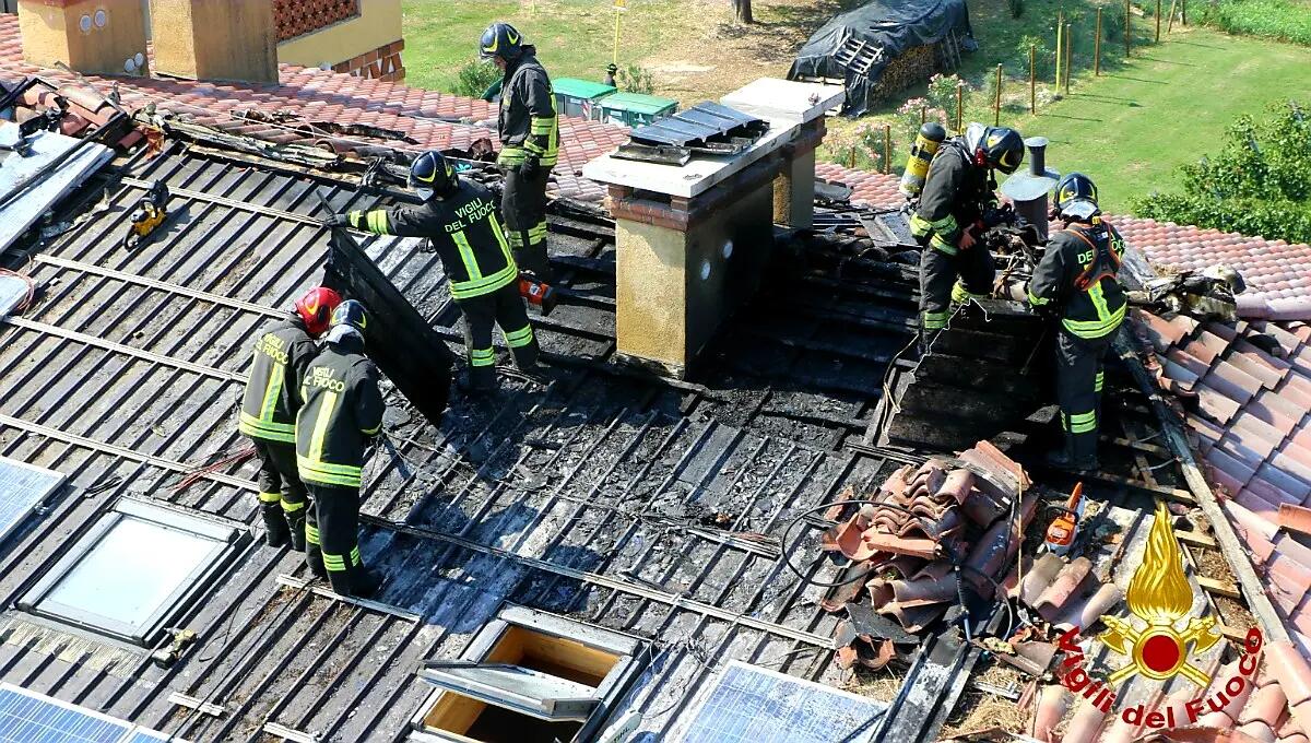 Incendio all'Hotel Fracanzana: fiamme dai pannelli fotovoltaici - 