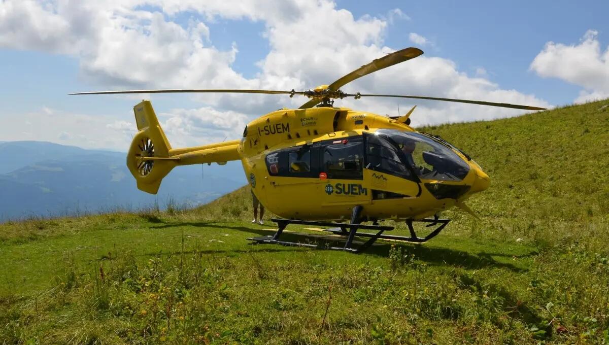 Colto da malore lungo il sentiero, la compagna lo rianima: muore tra le sue braccia - 