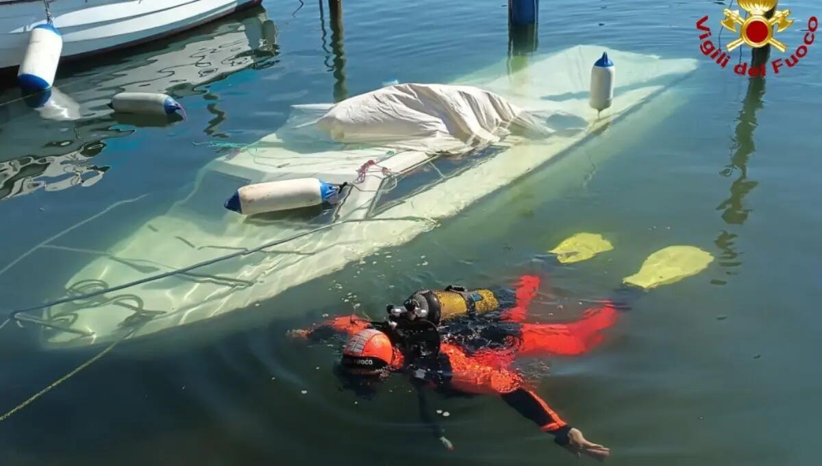 Affonda un'imbarcazione di sei metri: l’intervento dei vigili del fuoco - 