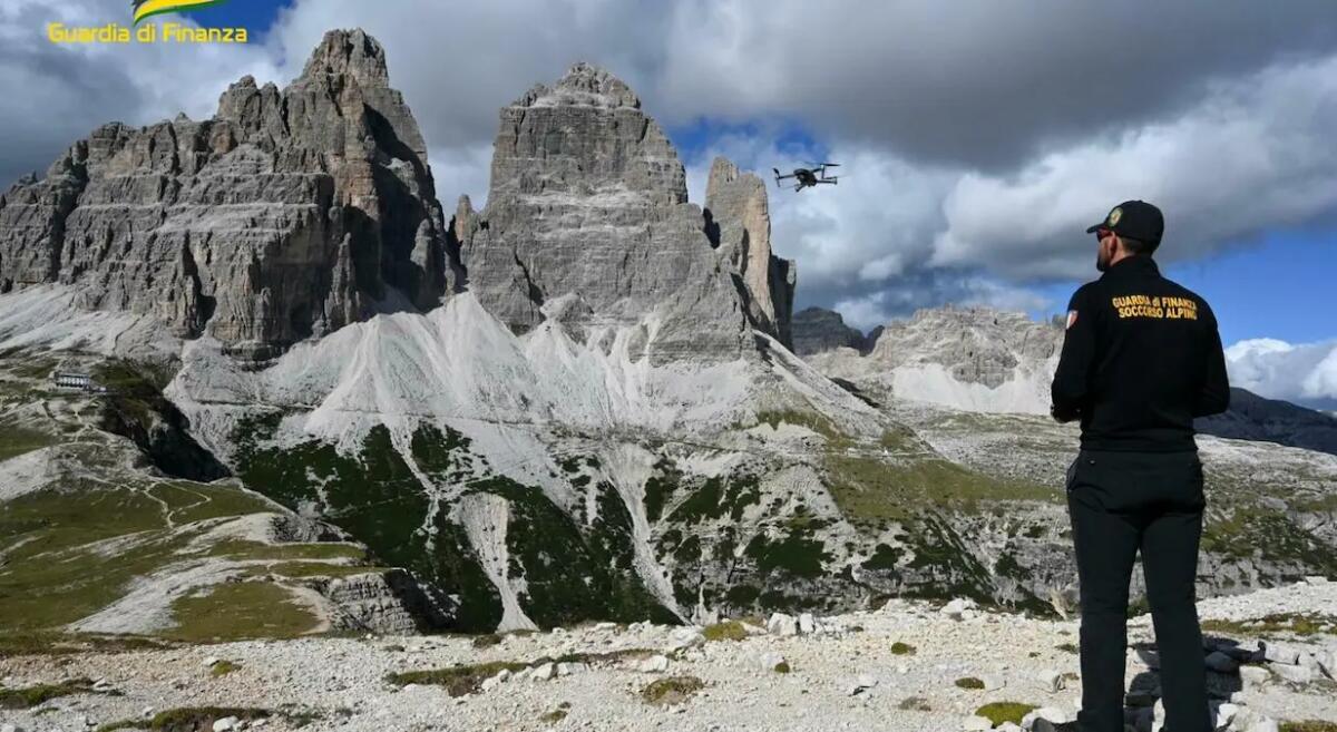 Beccato con il drone irregolare vicino all'elisoccorso in fase di atterraggio: sanzionato - 