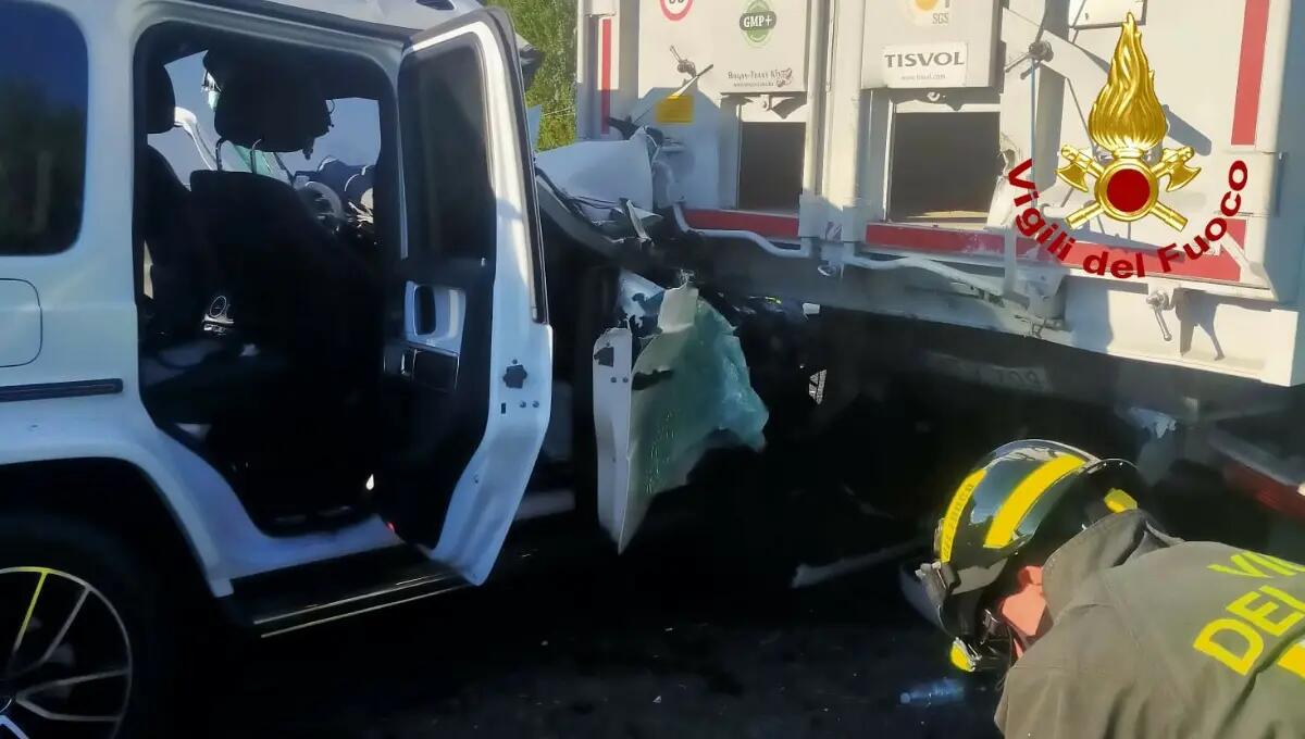 Suv piomba contro un mezzo pesante in A4: 2 feriti gravi - 