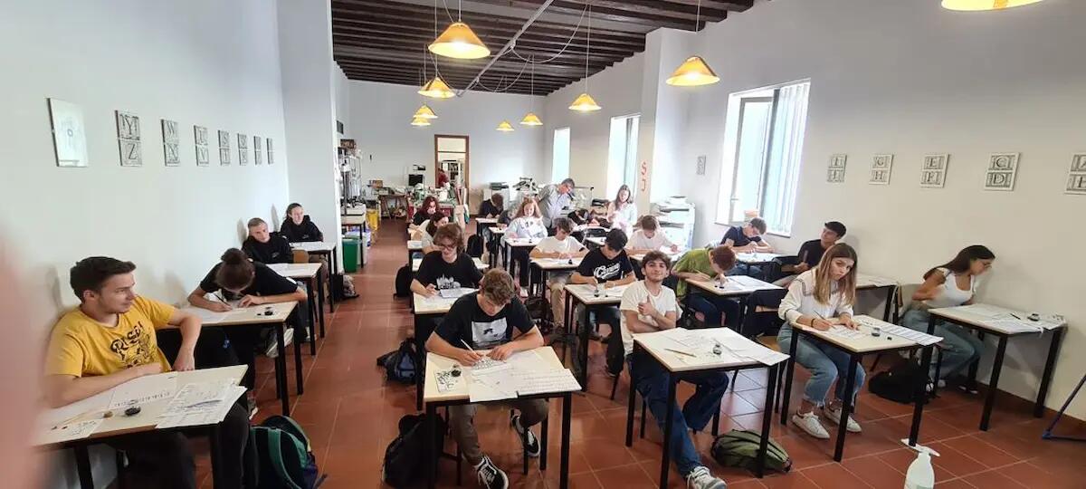 L’arte del corsivo diventa materia scolastica. Allo Scriptorium Foroiuliense si insegnerà la scrittura a mano - 