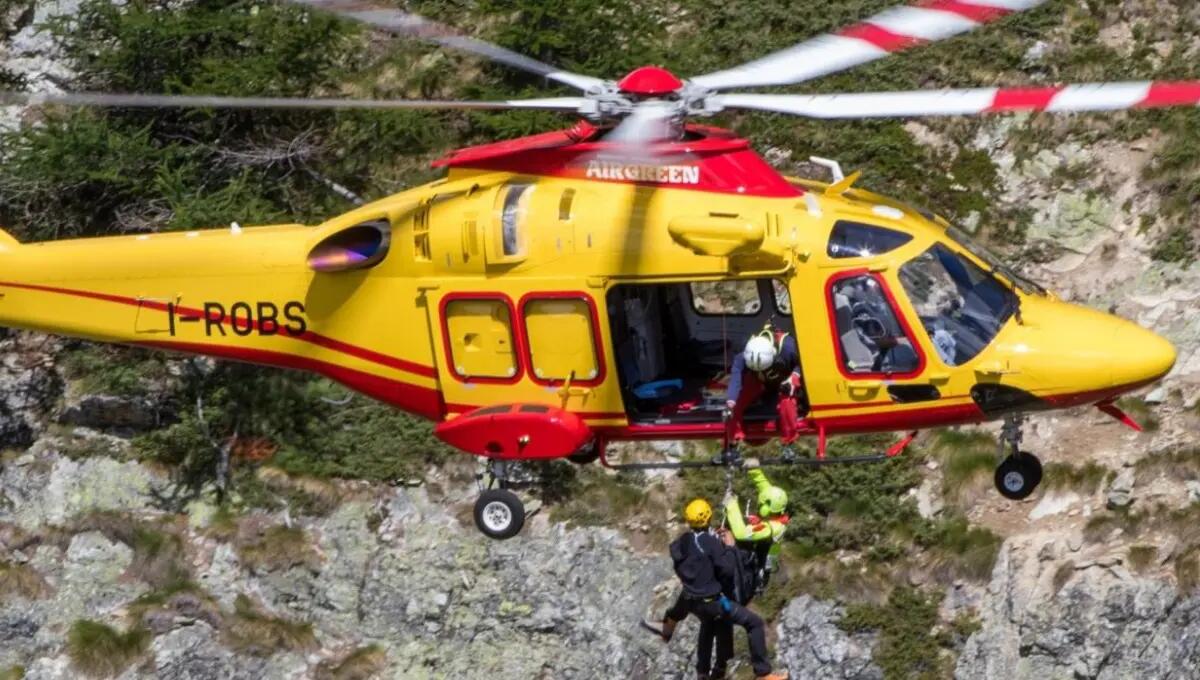 Precipita lungo il sentiero: soccorso 72enne, intubato e trasferito all'ospedale - 