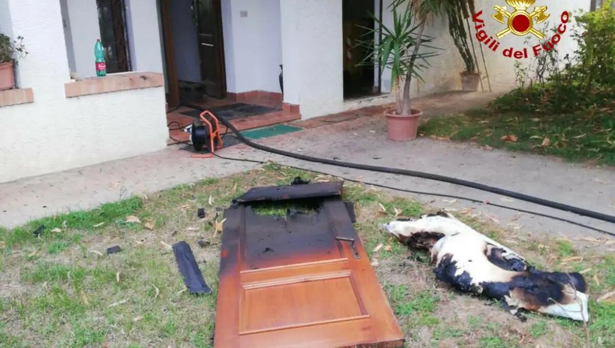 Scoppia l'incendio in casa: anziano intossicato e ferito ad un arto - 