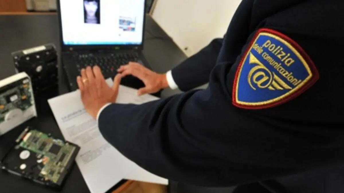 Riceve una tavola di legno al posto del televisore: la Polizia di Stato sequestra e restituisce la somma illecitamente carpita - 