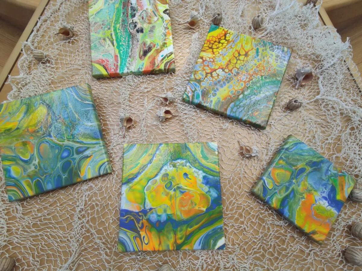 Andrea Negro, 52enne tetraplegico, dipinge guidando con gli occhi la mano della sorella - 