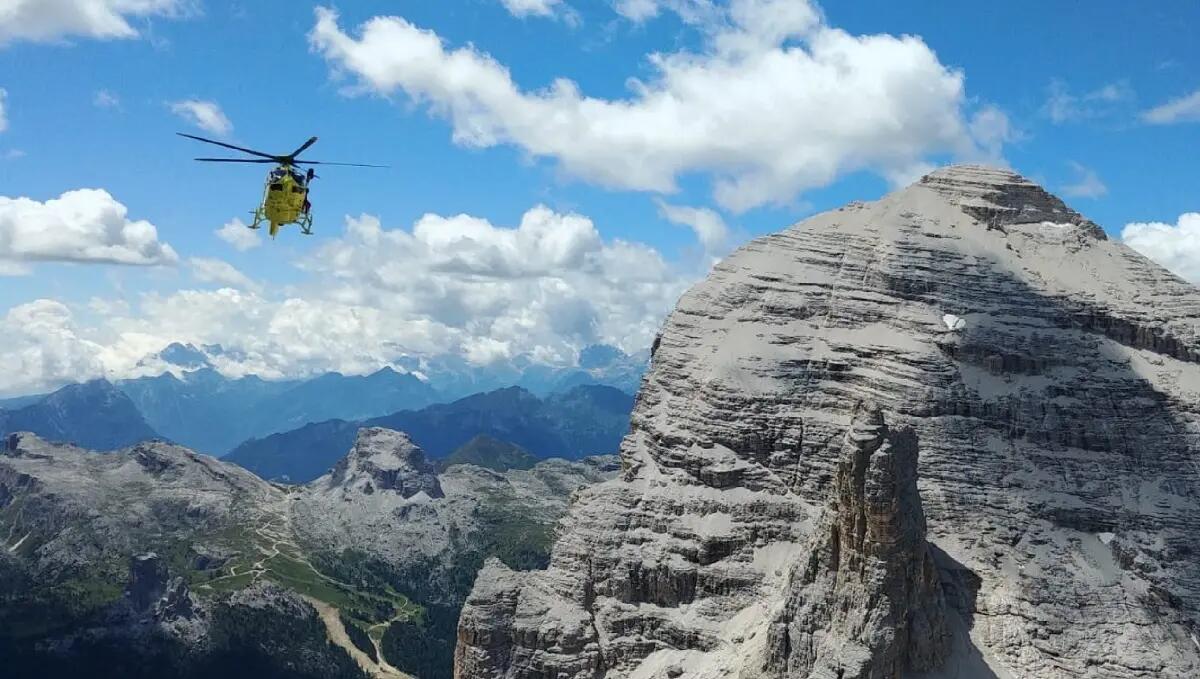 Troppo stanchi per proseguire, escursionisti 20enni chiamano l'elisoccorso - 