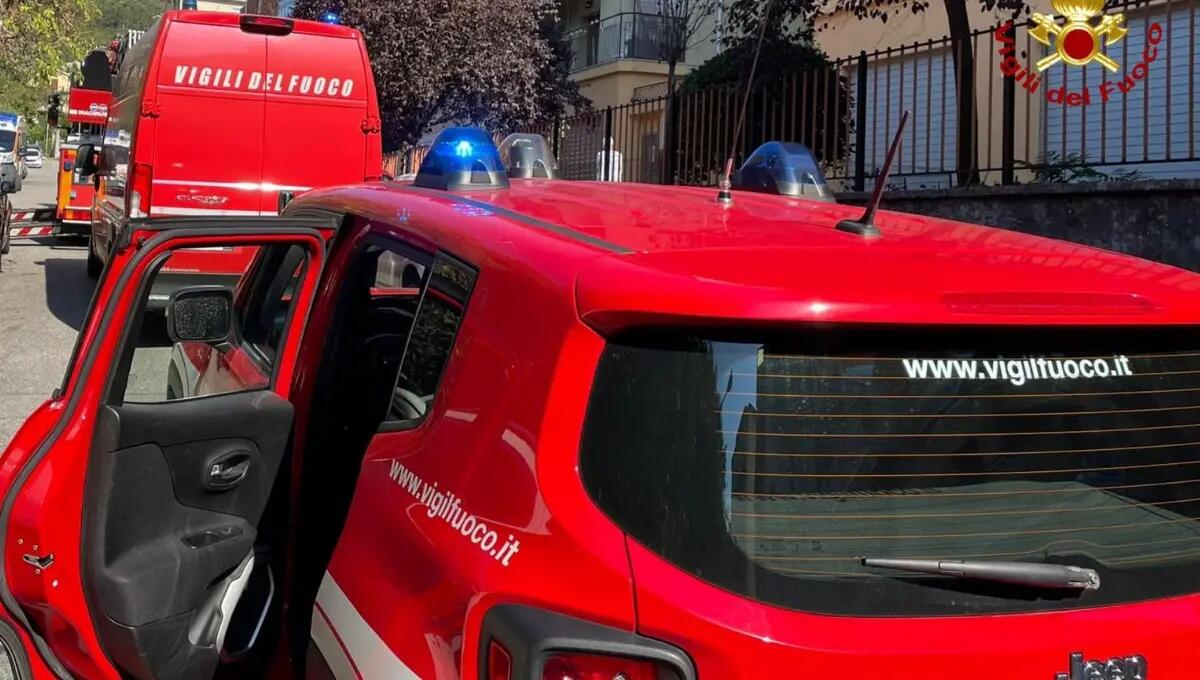 Fiamme in un appartamento al terzo piano a Trieste, paura ma nessun ferito - 