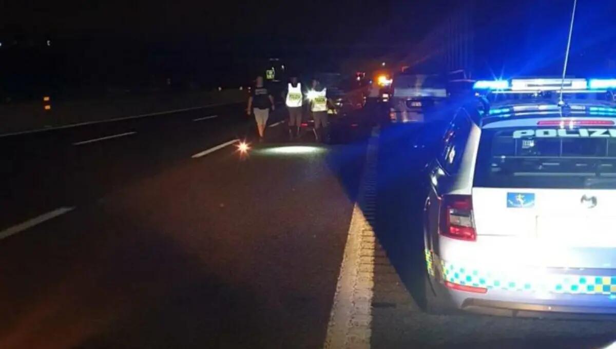 Scontro tra due furgoni e un camion in A4: due feriti, uno grave - 