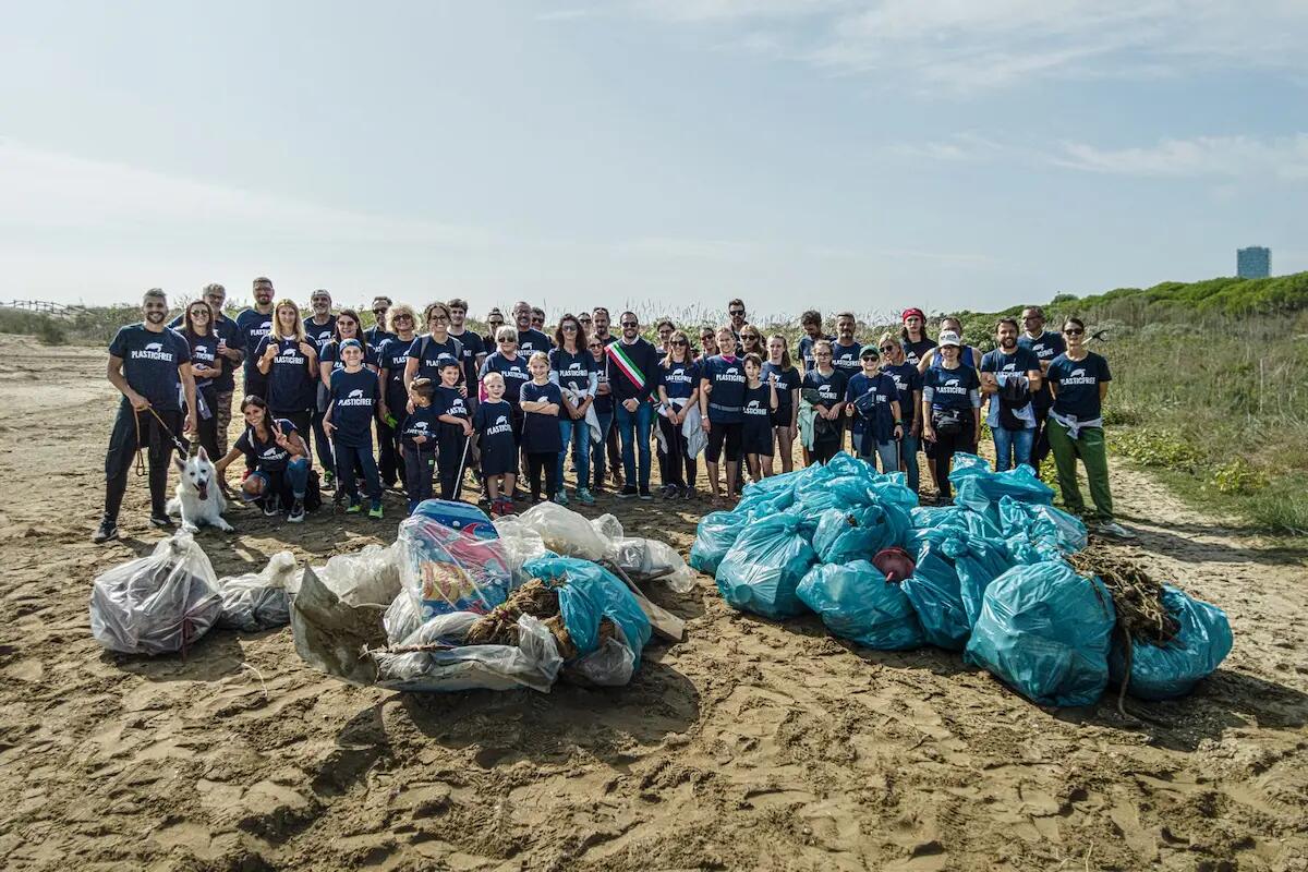 Jesolo, Plastic Free: rimossi 165 mila kg di plastica e rifiuti in un solo weekend - 