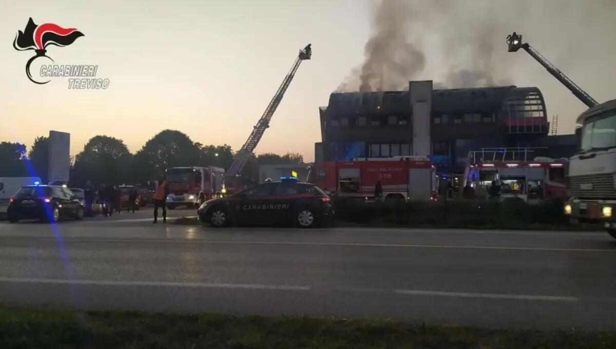 Incendio al night "Vanity club" a Castelfranco Veneto: danni ingenti - 