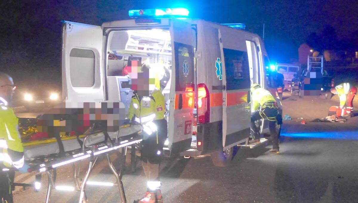 Travolto da un'auto mentre attraversa la strada in bici: grave 15enne - 