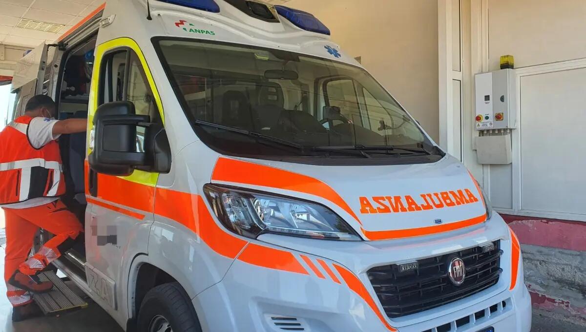 Violento scontro tra auto e moto: grave un centauro, elitrasportato in ospedale - 
