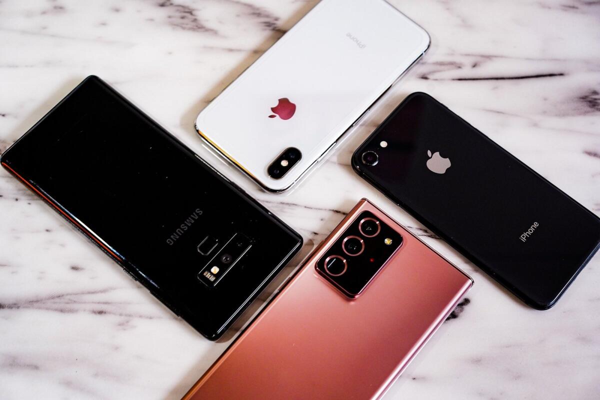 Cosa c’è scritto all'interno dei nostri cellulari? - 