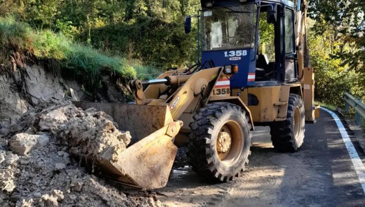 Piogge intense, una frana a Castelnovo del Friuli blocca la viabilità - 