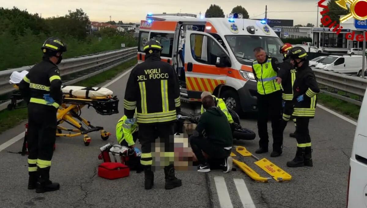 Violento scontro tra moto e furgone: grave il centauro - 